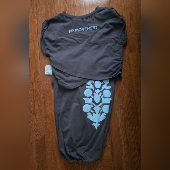 NWT FP Movement Hot Shot Logo Crossover Set Dark Shadow - Picture 12 of 15